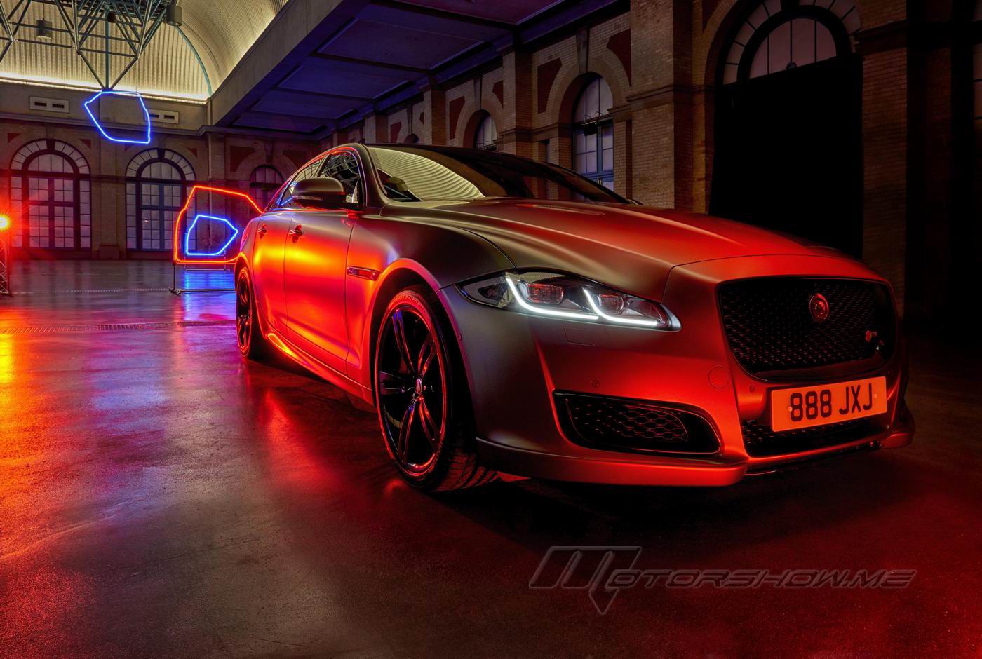 PLAY A GAME OF DRONES WITH THE JAGUAR XJ