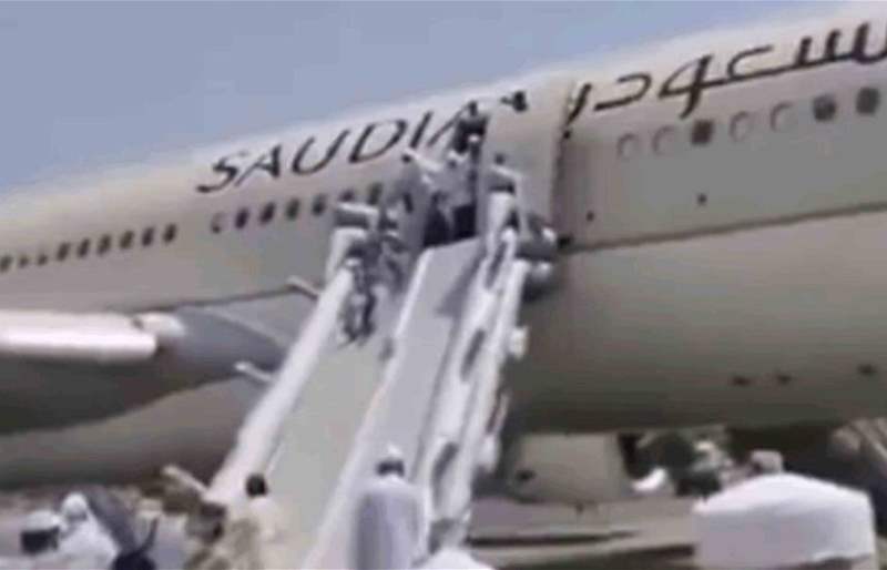 بالفيديو: حريق في طائرة ركاب سعودية أثناء هبوطها