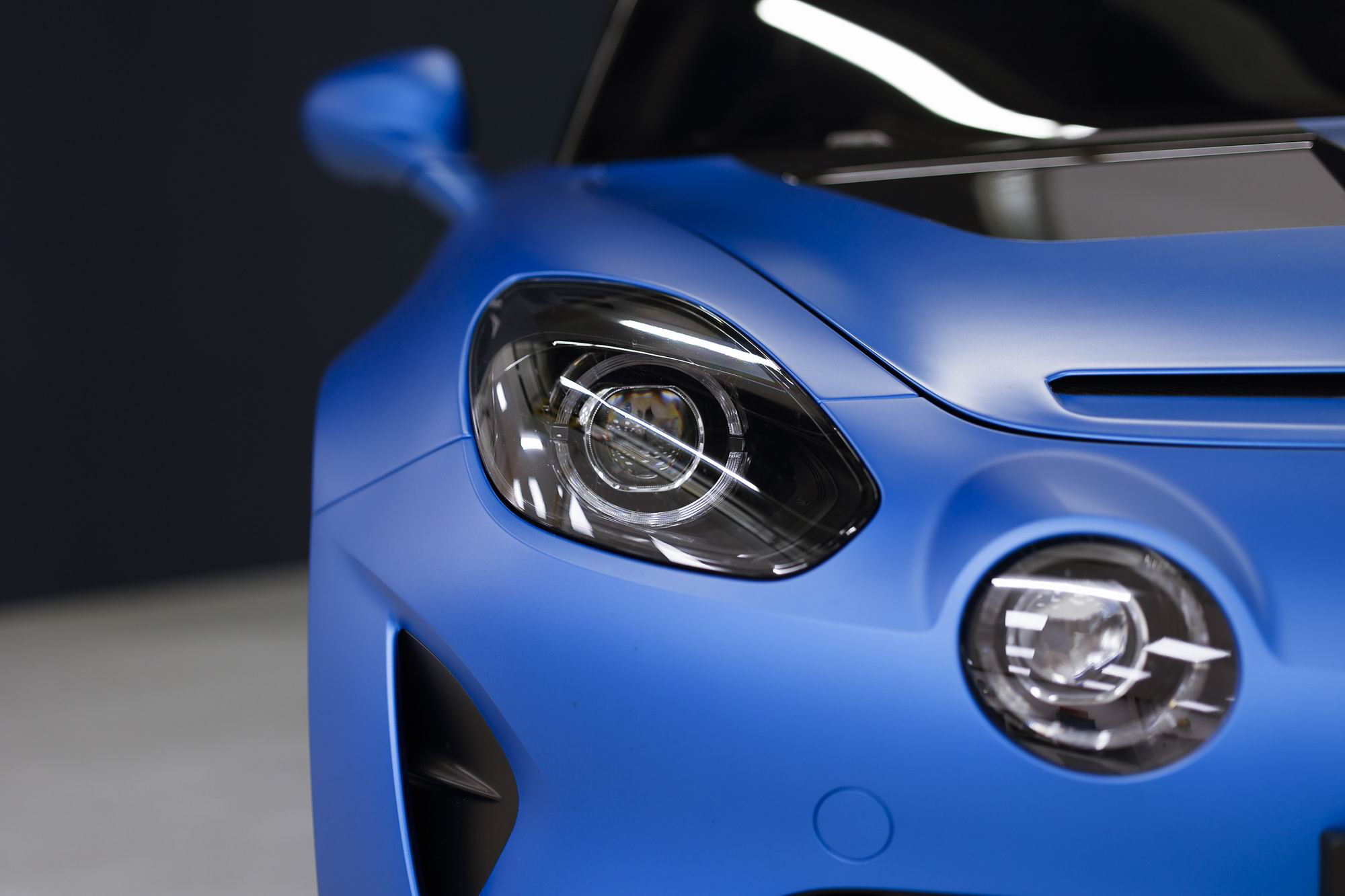 This is the lightweight, track-ready Alpine A110 R